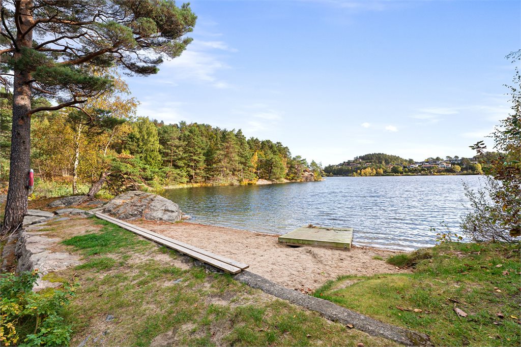 Populære Vollevannet ligger i nærområdet og byr på herlige bademuligheter på varme sommerdager.
